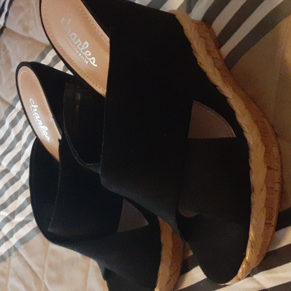 9M Black and Tan Wedge Shoes